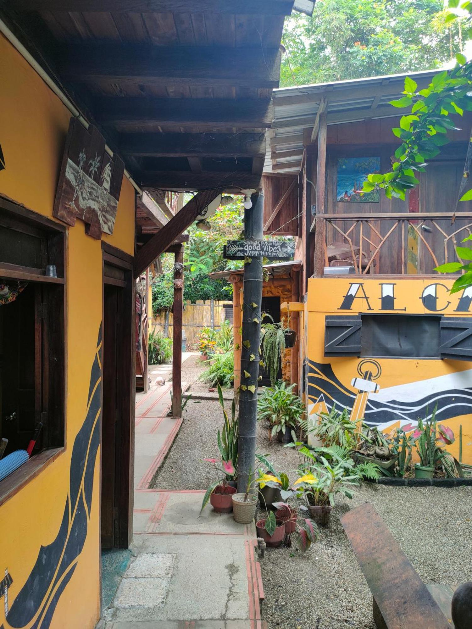 Hostel Al Carajo House Backpackers Host Montañita Zewnętrze zdjęcie